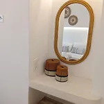 θέαστρον - Theastron House With Great View In Chora شقة