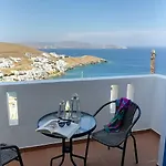 θέαστρον - Theastron House With Great View In Chora شقة